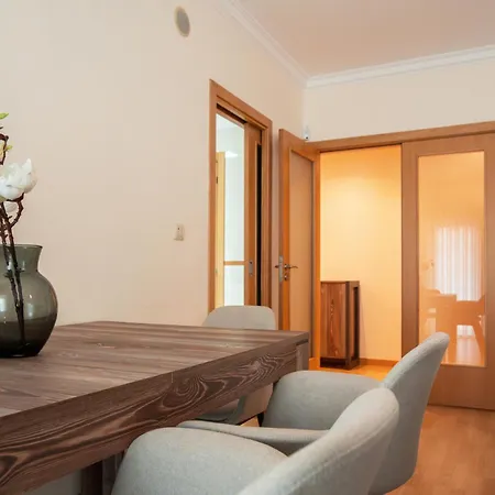 Modern 2-bedroom Flat In Odivelas